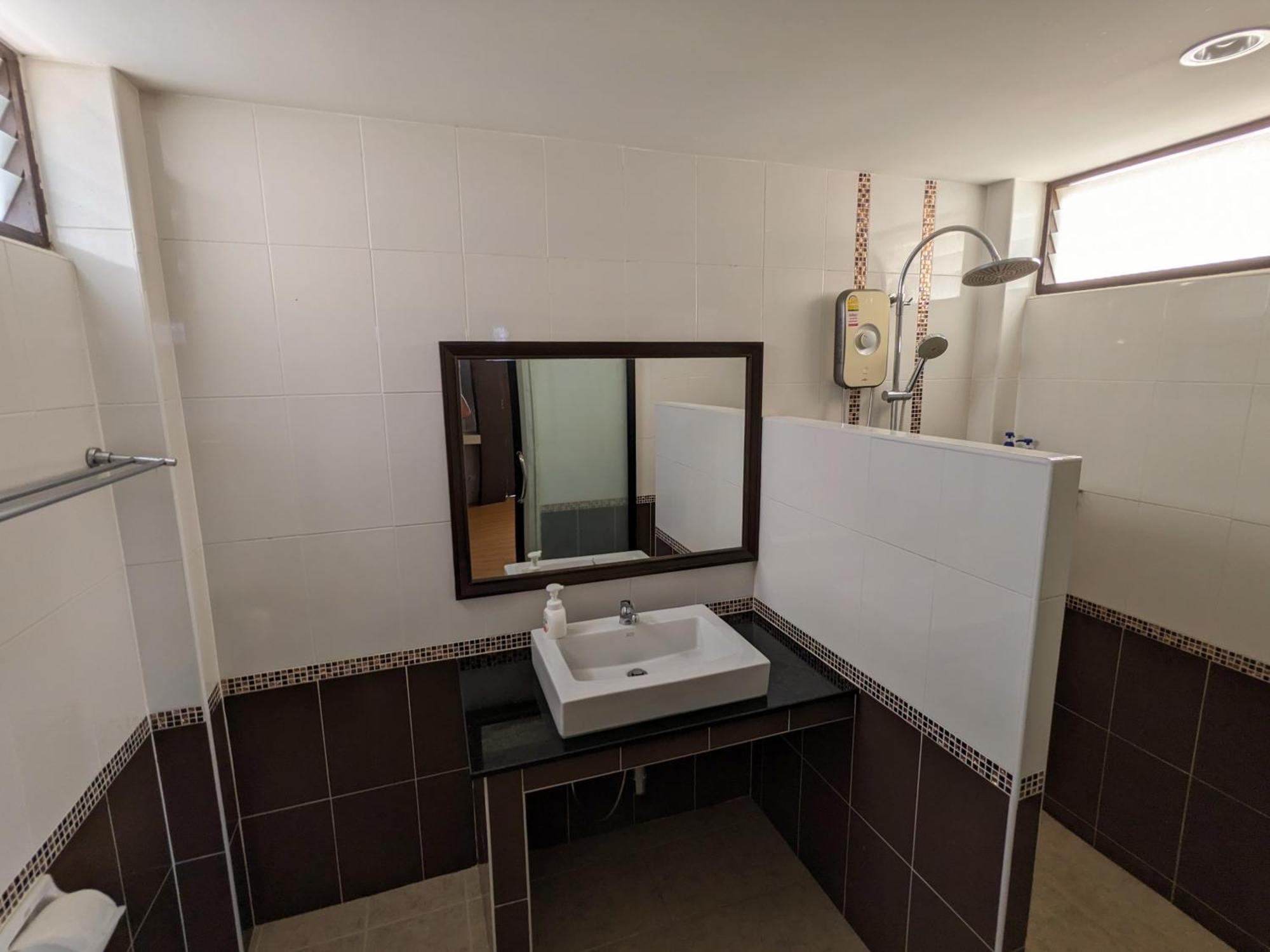 October Hostel Chiangmai شيانغ ماي المظهر الخارجي الصورة
